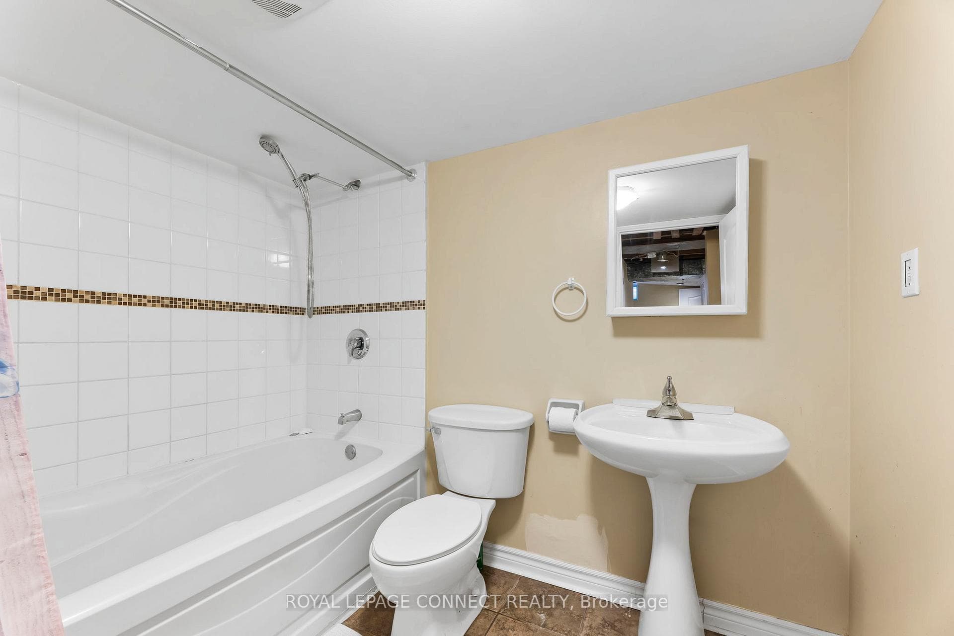 8 Birch Crescent photo 18