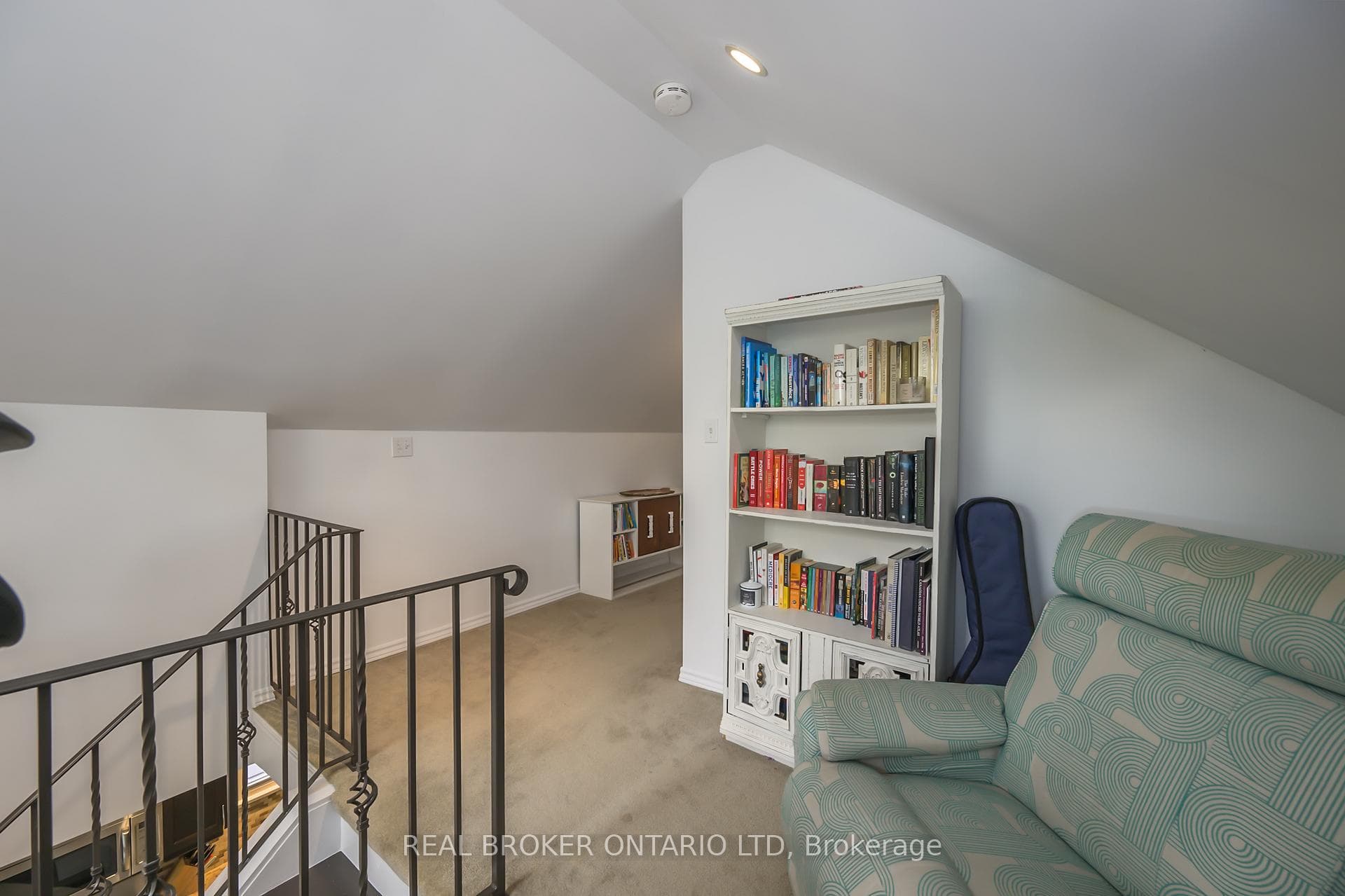 99 Springbank Drive photo 22