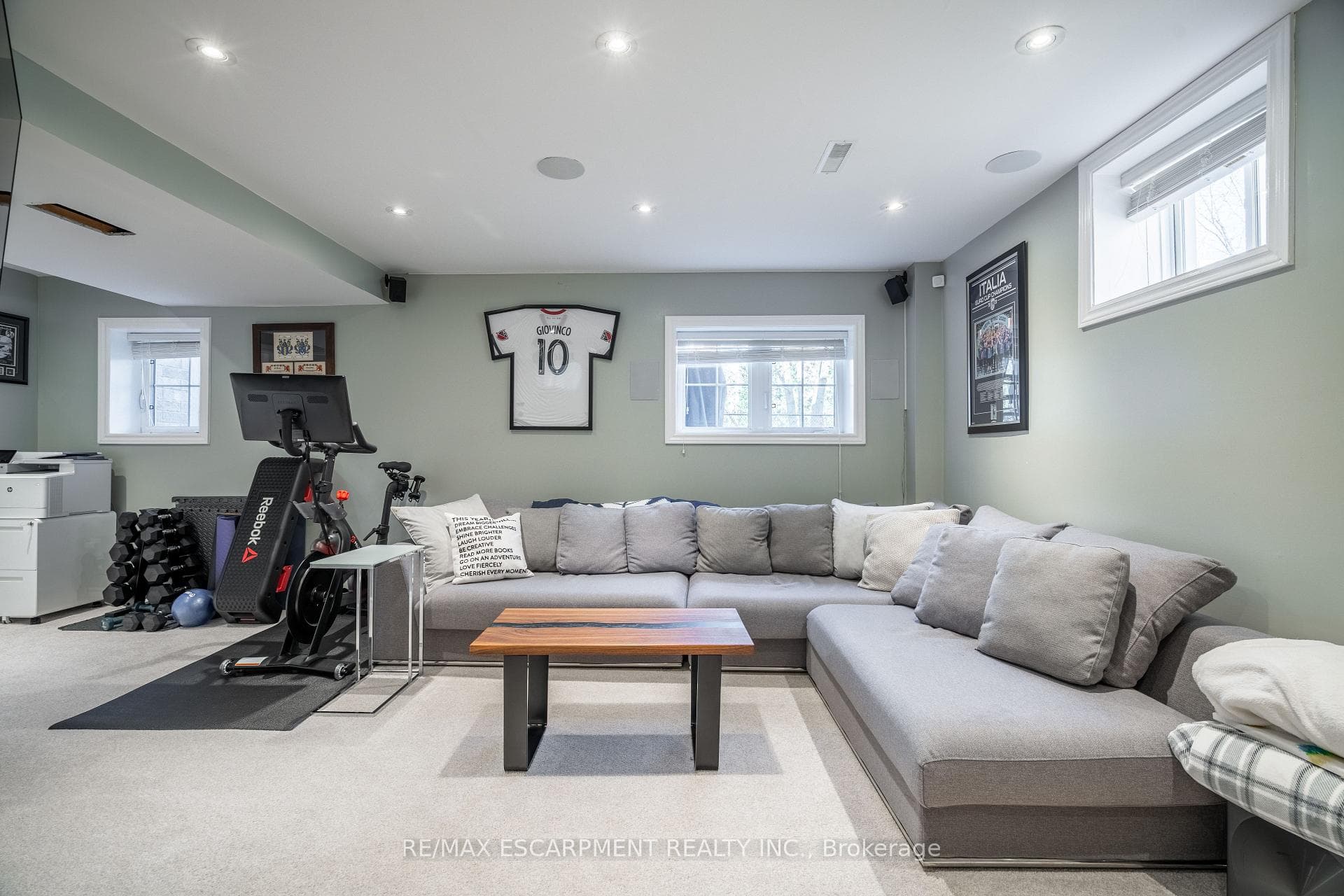 80 Montreal Circle photo 32