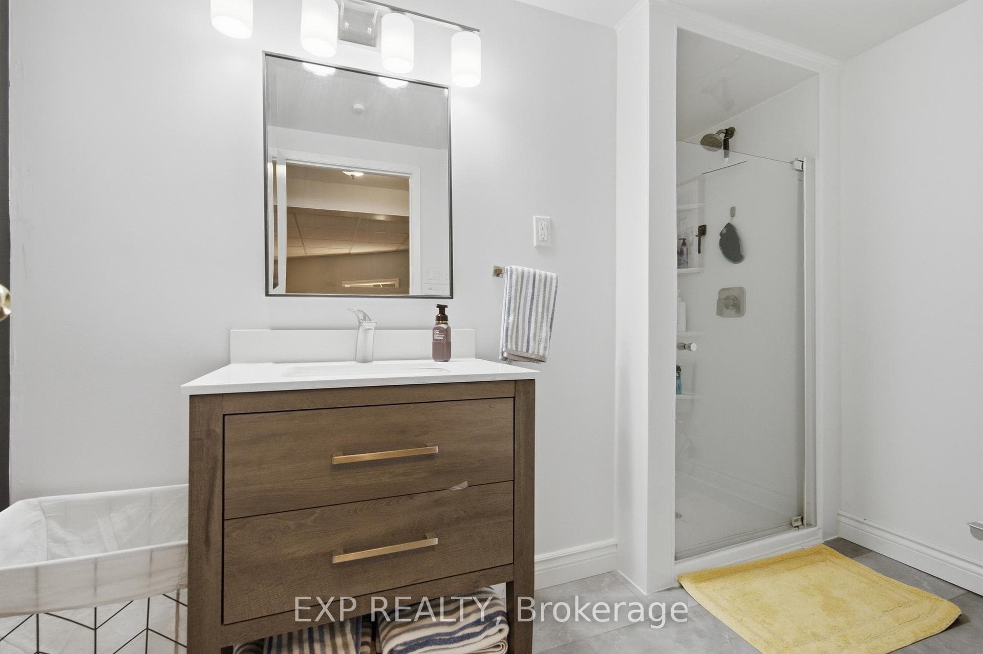 86 Baxter Crescent photo 40