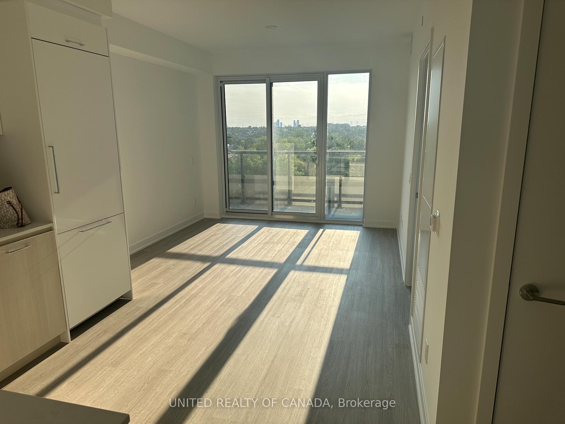 8188 Yonge Street Unit 827 photo 7