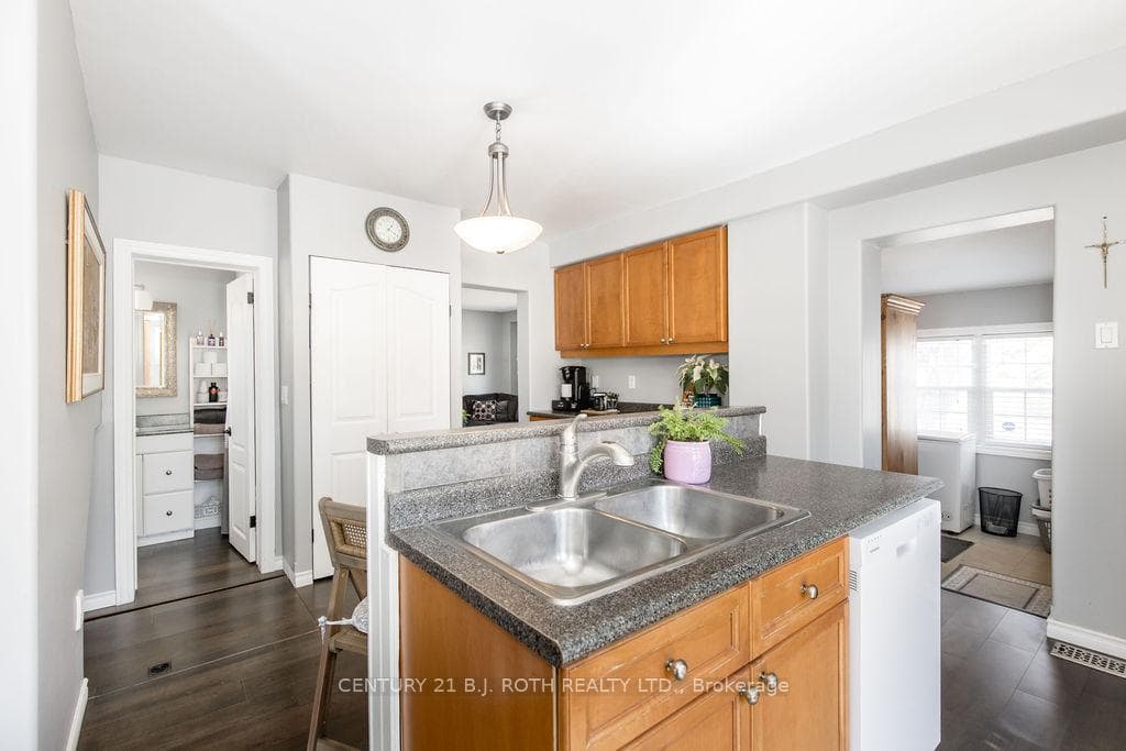 490 Park Street photo 12