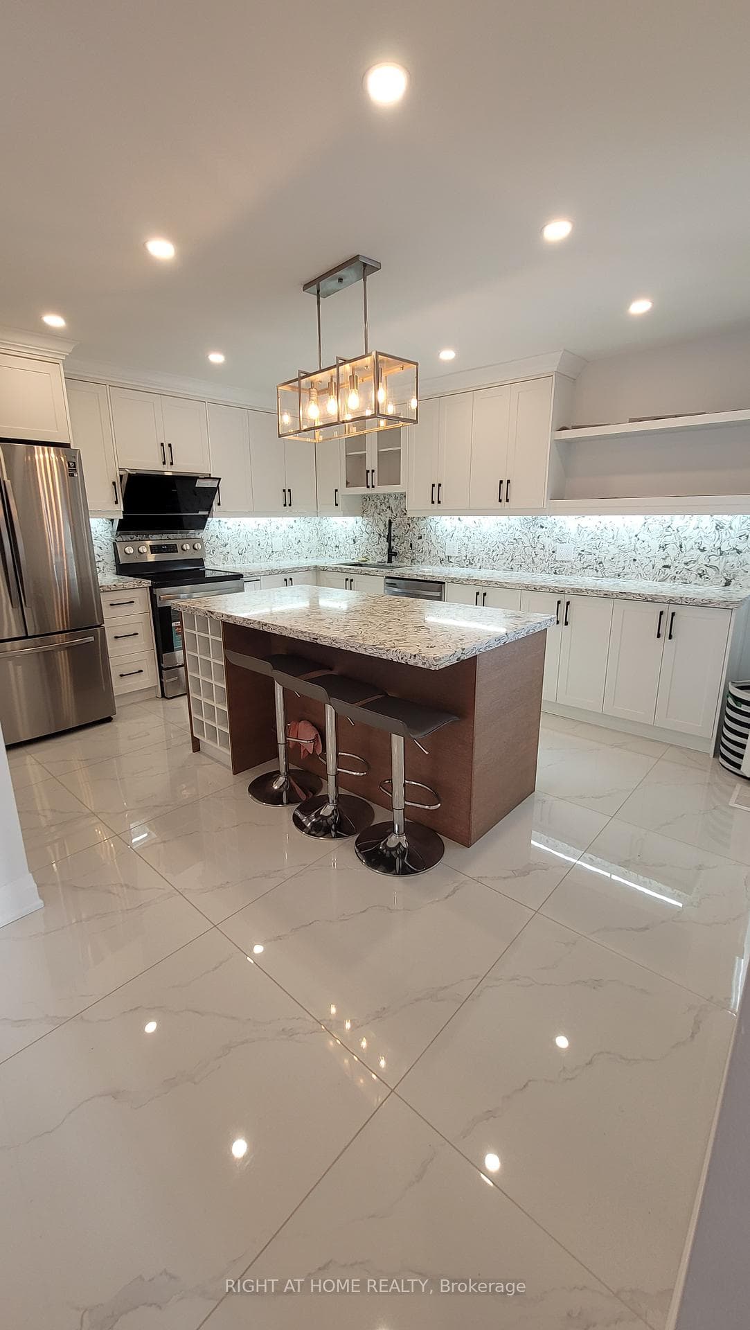oversized Kitchen with center island