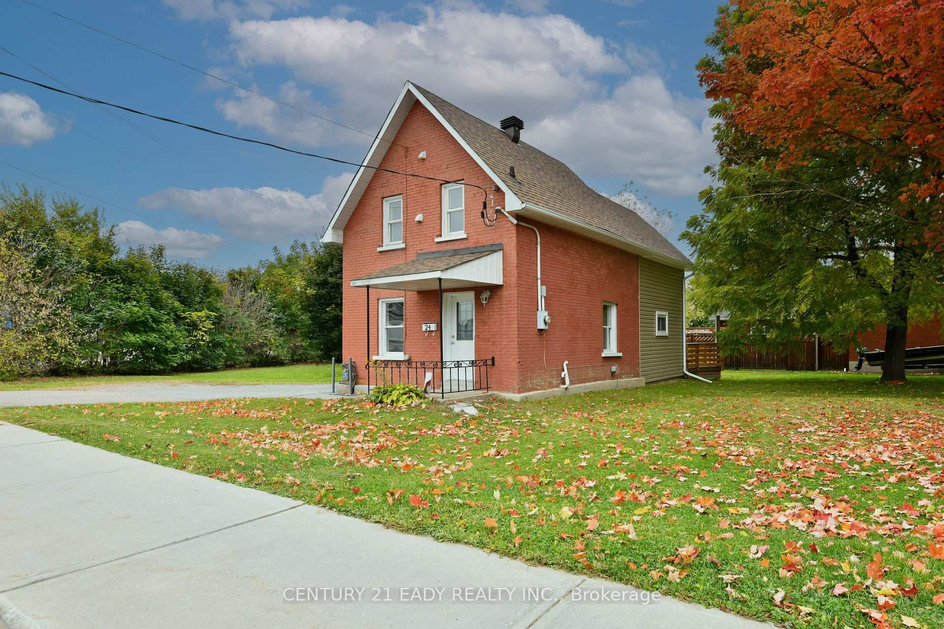 24 MUNROE Avenue photo 1