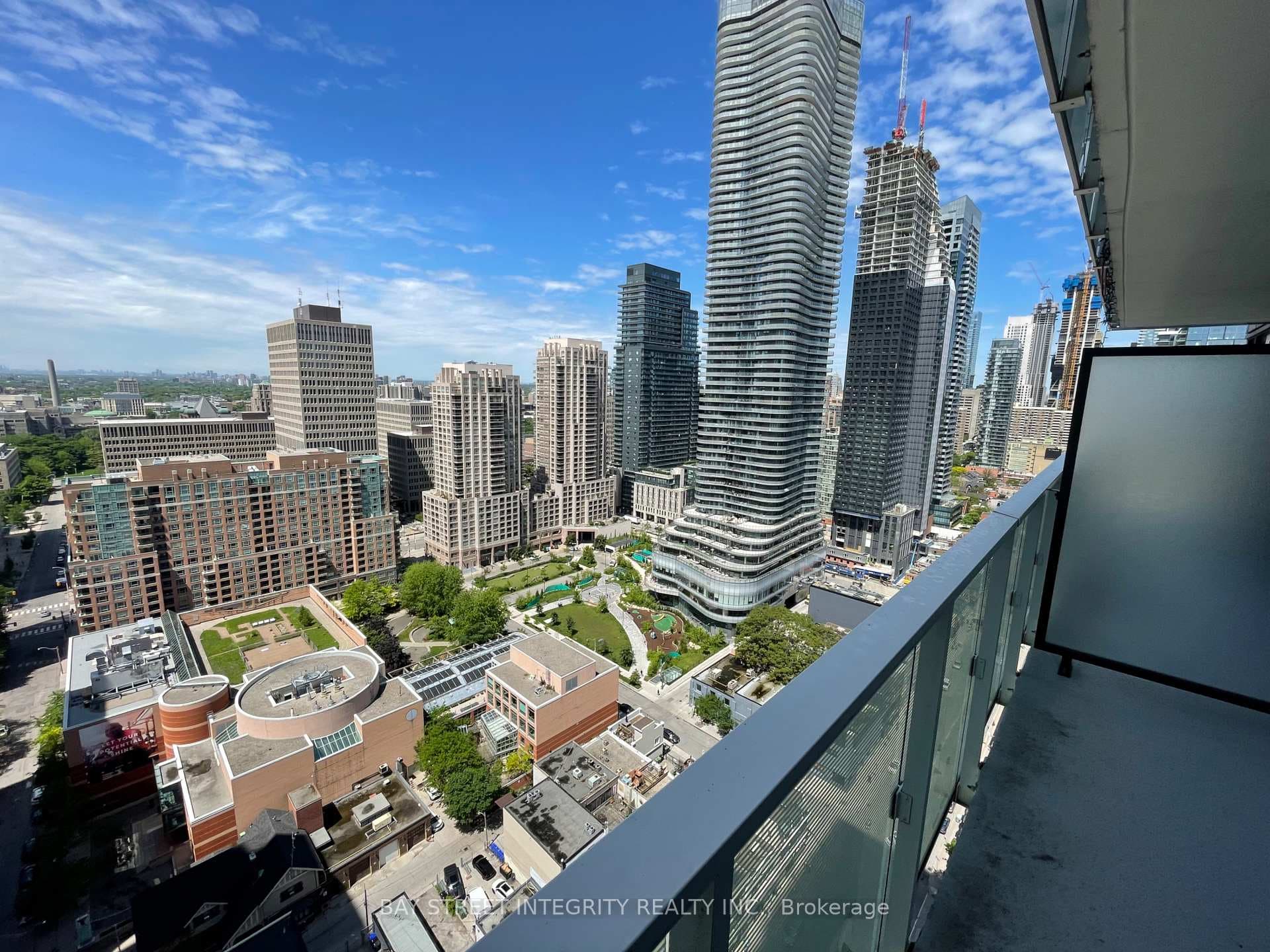 501 Yonge Street Unit 2401 photo 4