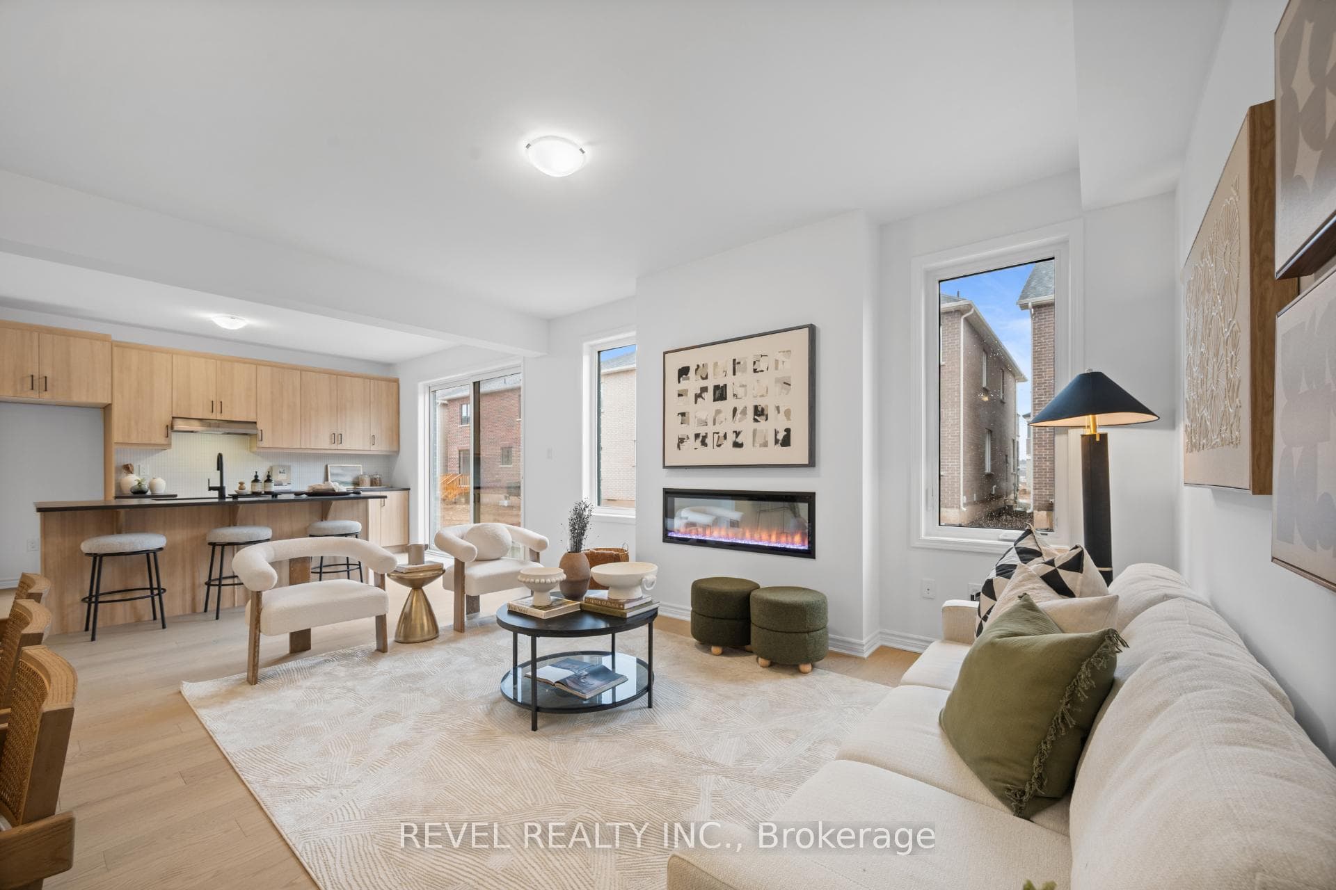 1387 Hearns Place photo 8
