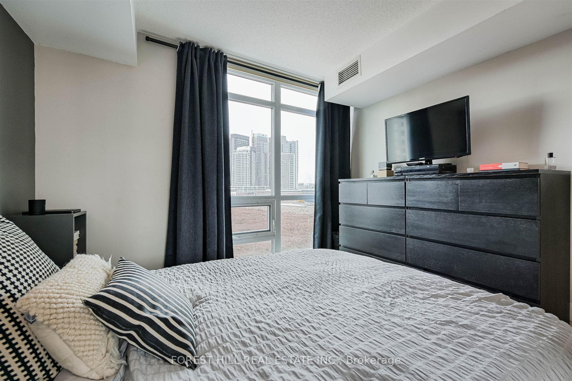 209 Fort York Boulevard Unit 960 photo 24