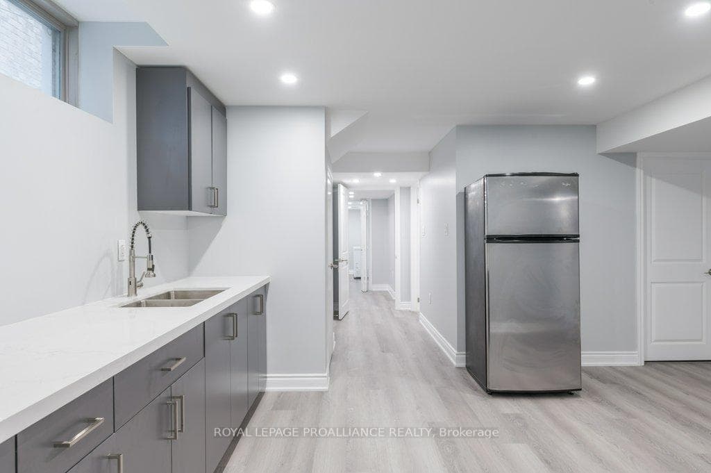 40 Ouellette Drive photo 29