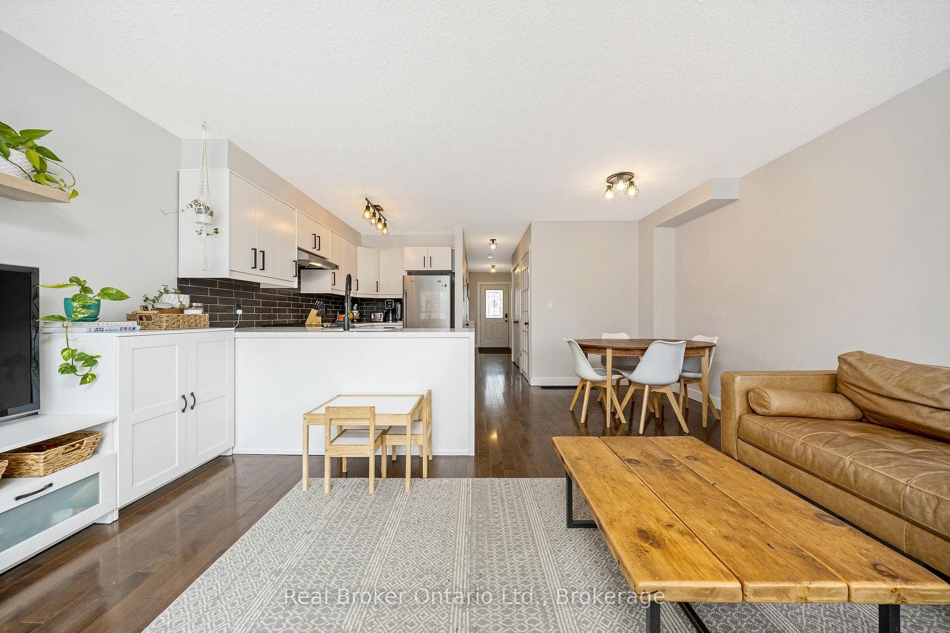 702 DENNY Gate photo 11