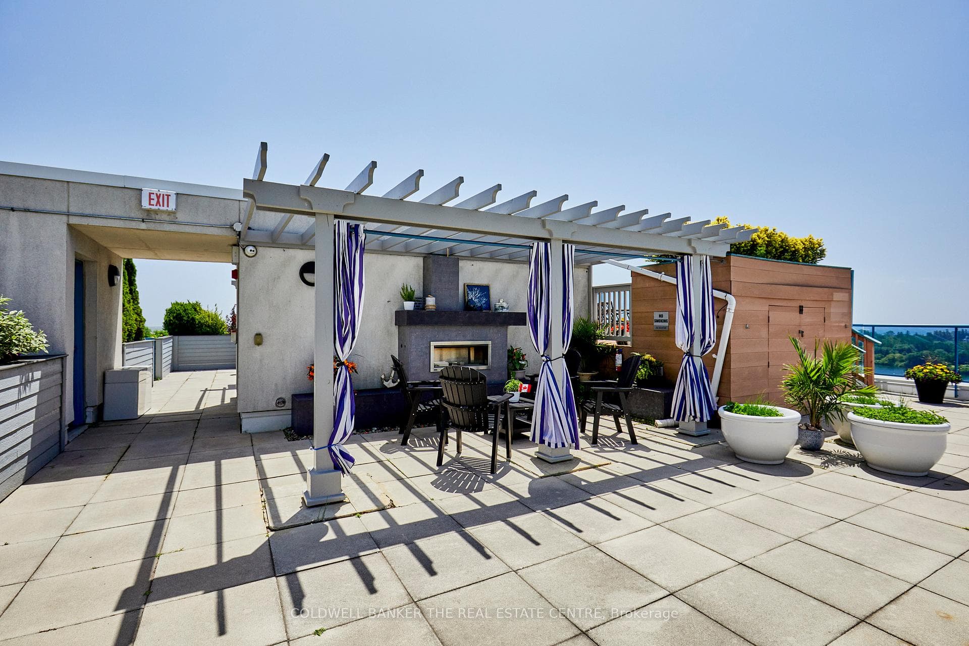 Roof top lounge