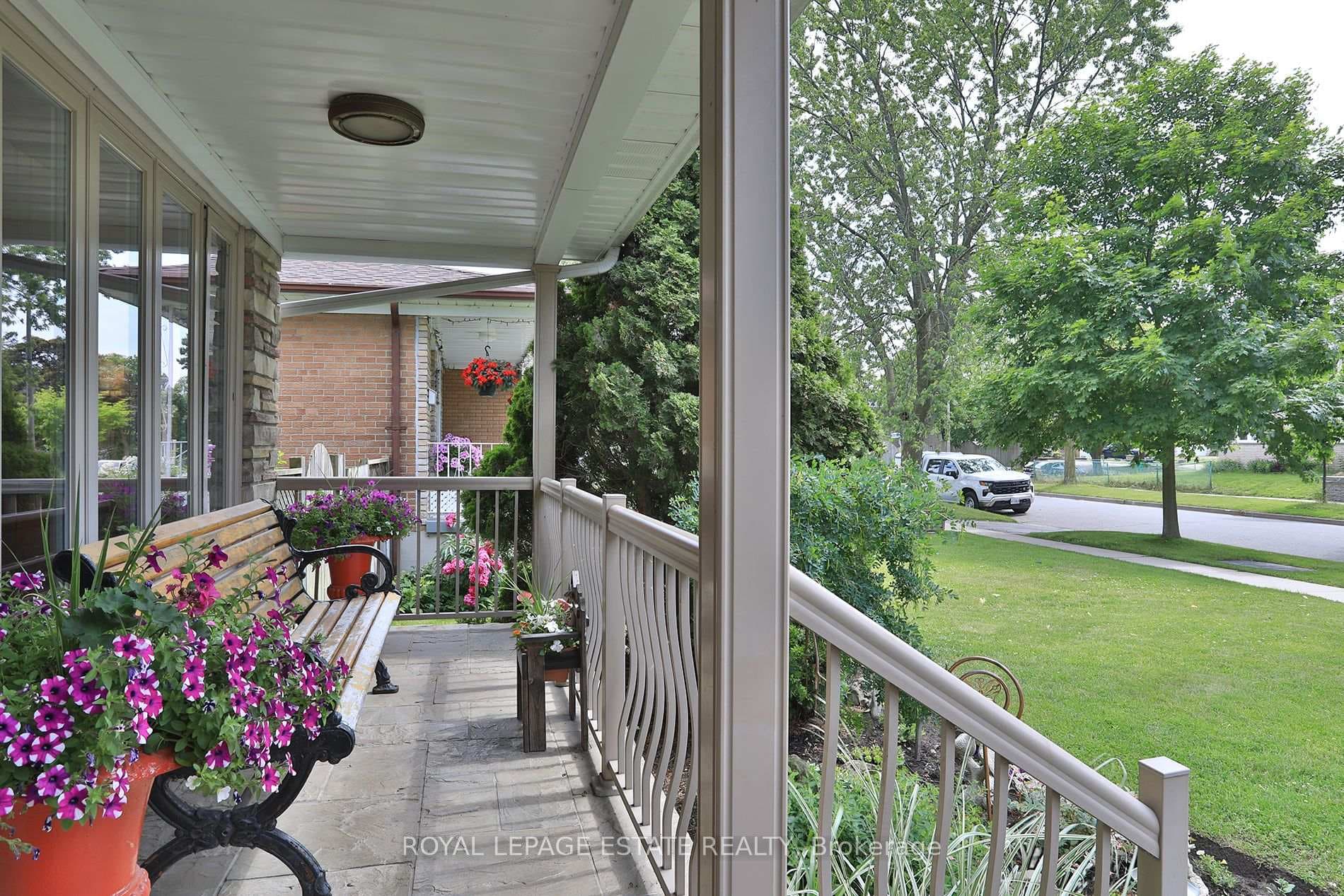 19 Deekshill Drive photo 4