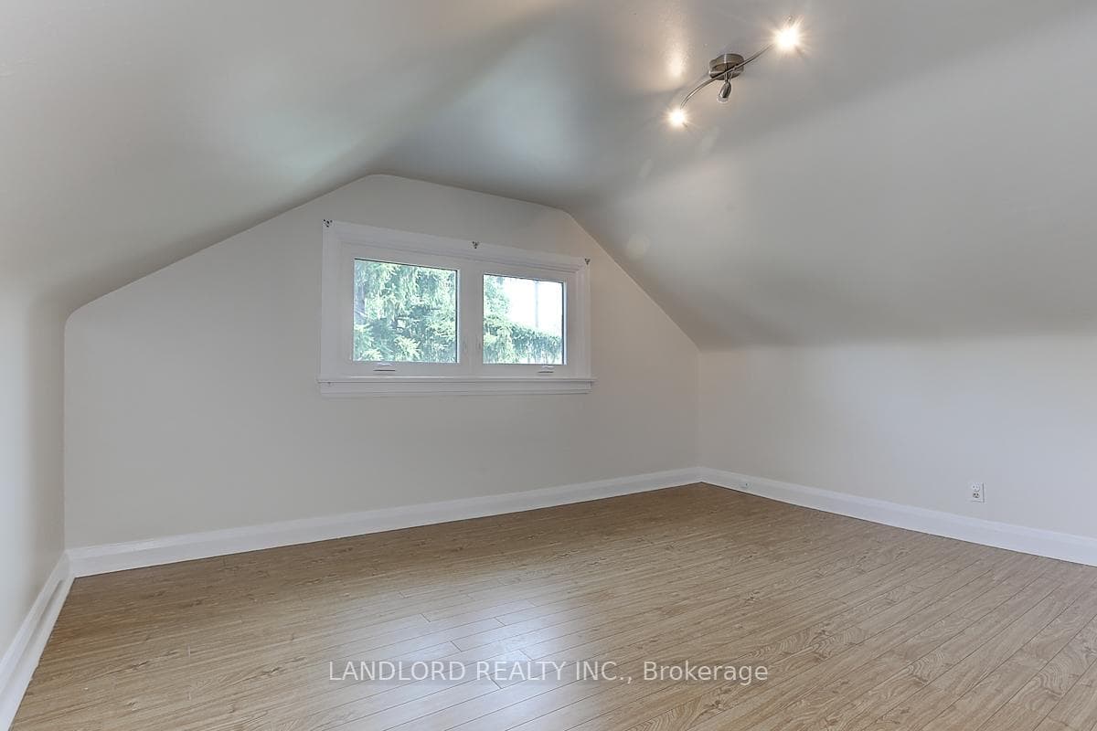 64 Shaver Avenue photo 19