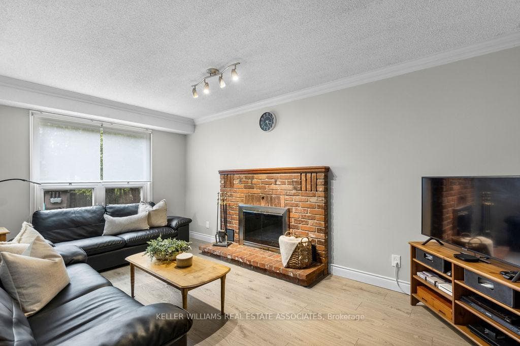 56 Harwood Road photo 4