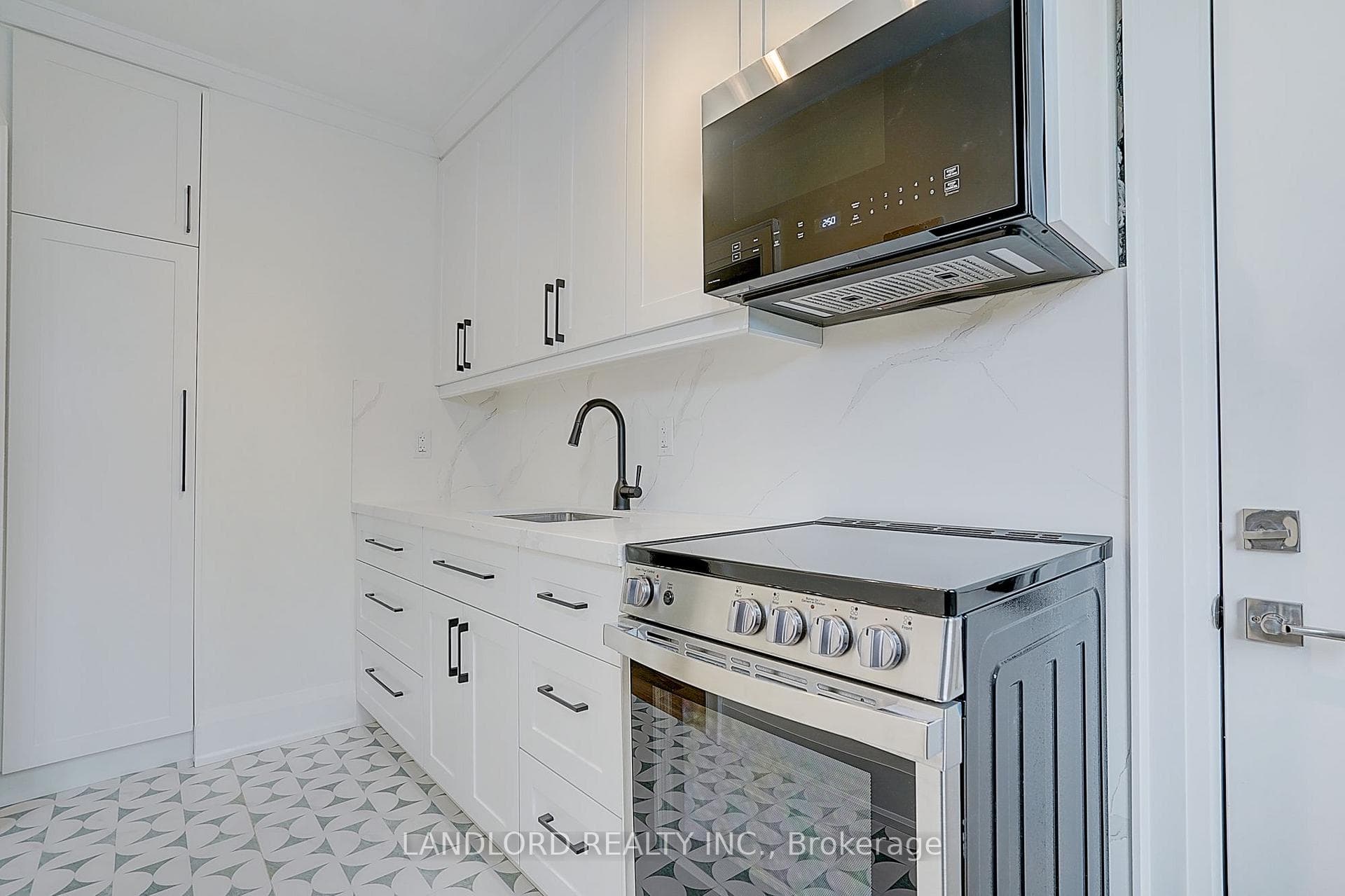 2520 Bloor Street Unit 12 photo 24