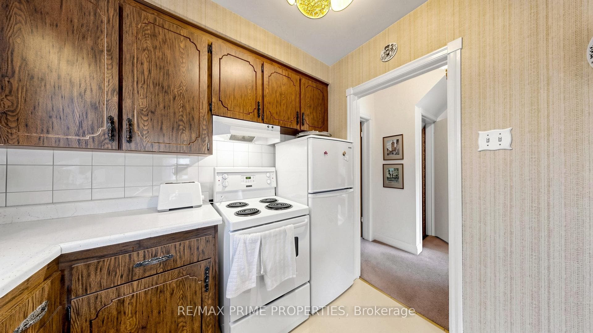 33 Irvington Crescent photo 13