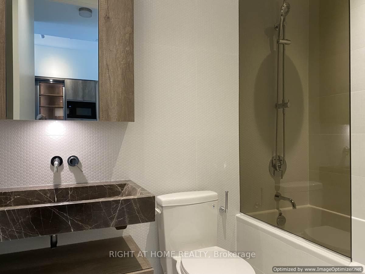 11 Yorkville Avenue Unit 6005 photo 7