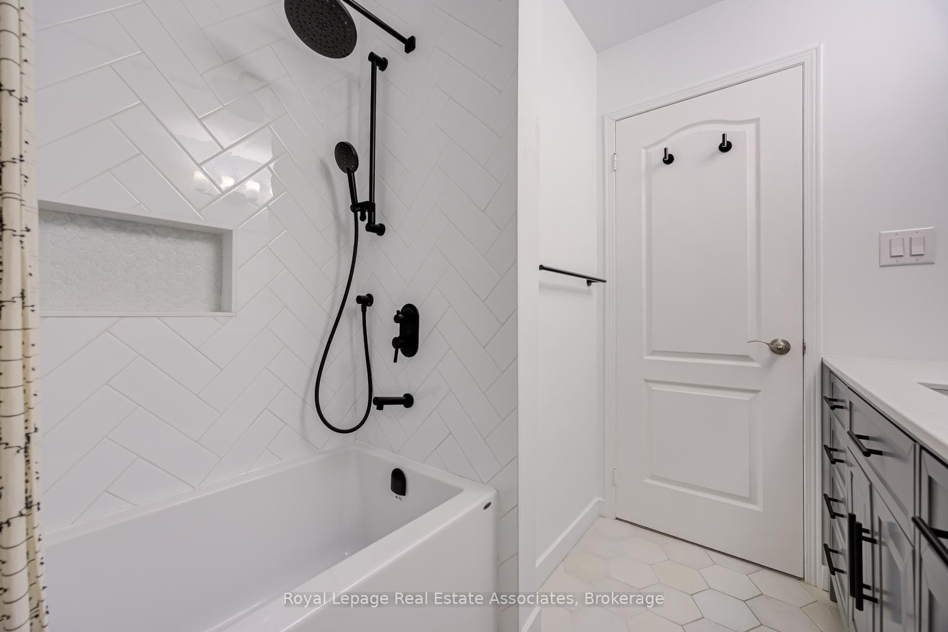 6665 Meteor Court photo 24
