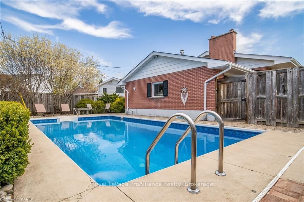 769 SUSSEX Boulevard photo 31