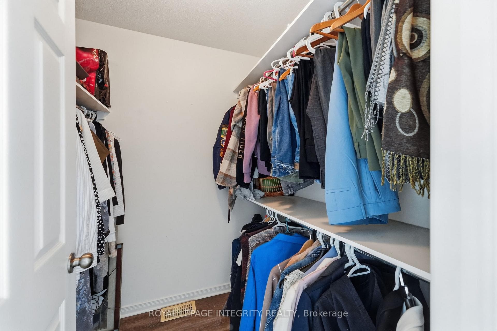 300 Rolling Meadow Crescent photo 26