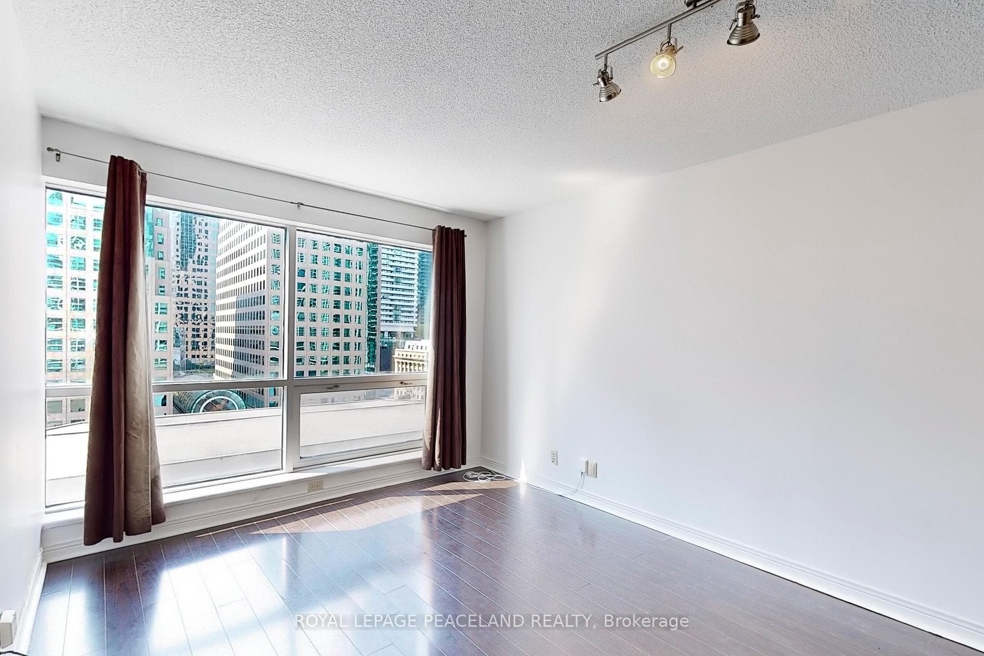 10 Queens Quay Unit 1009 photo 3