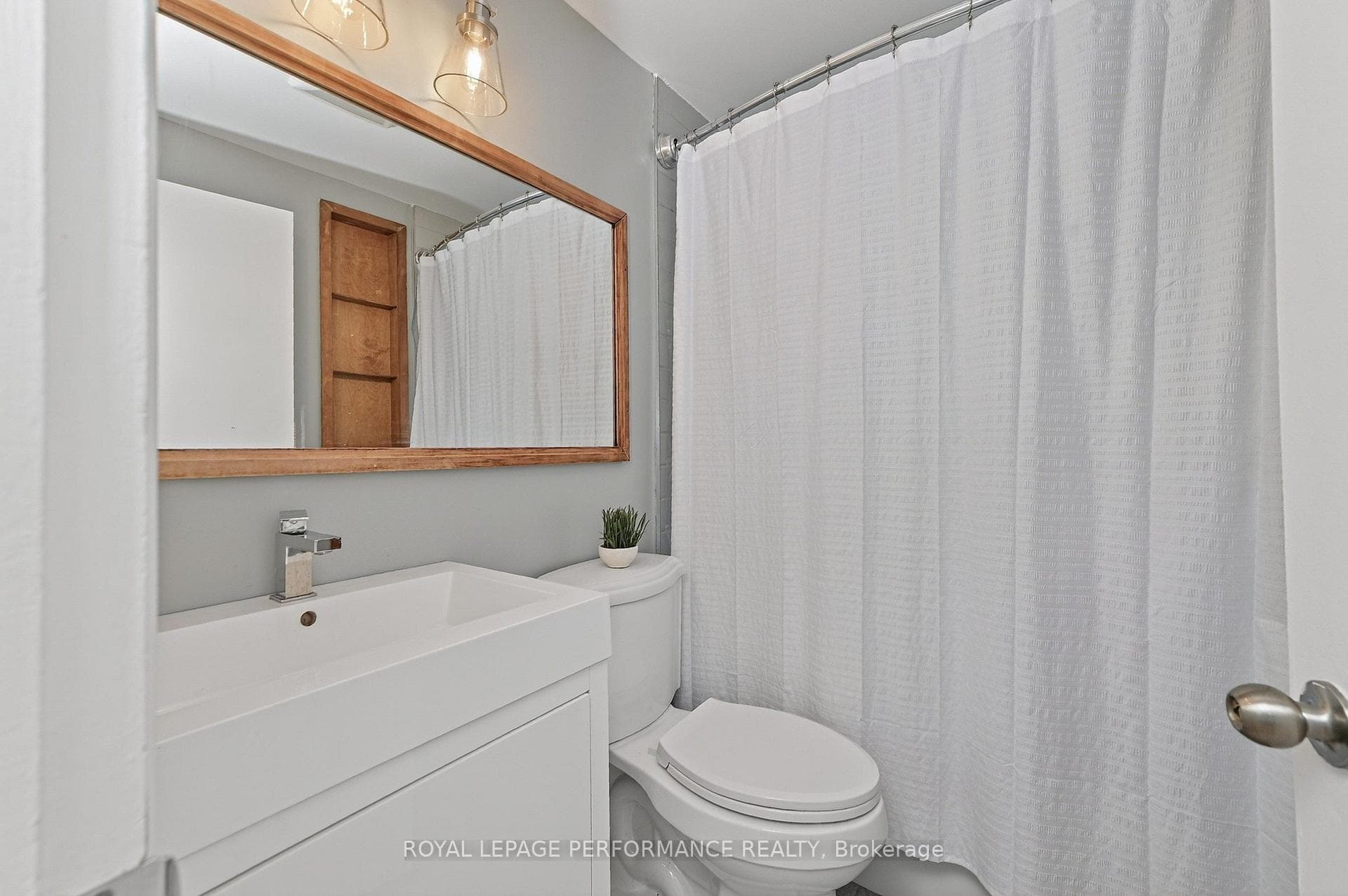 Main bathroom