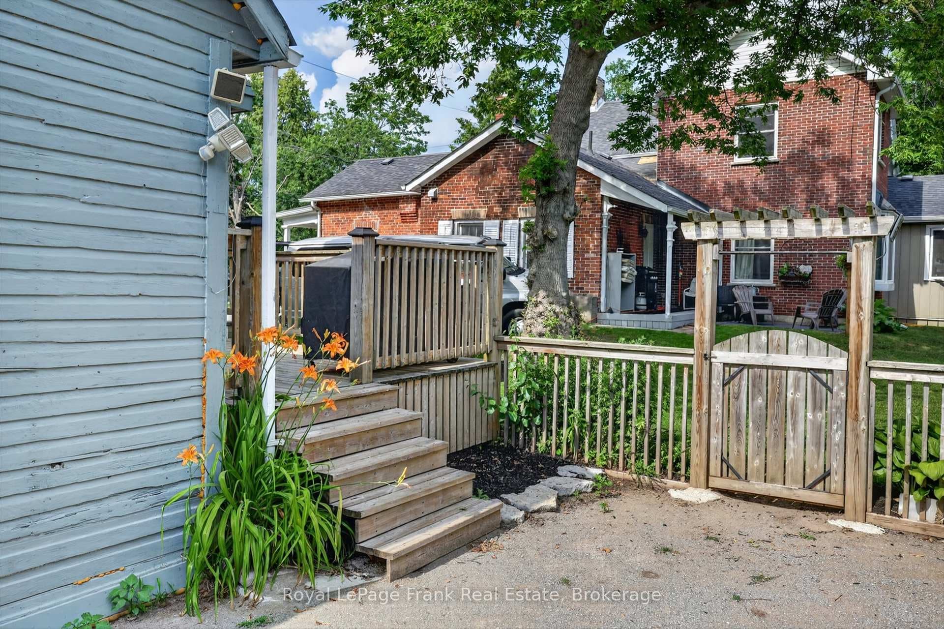 121 Romaine Street photo 50