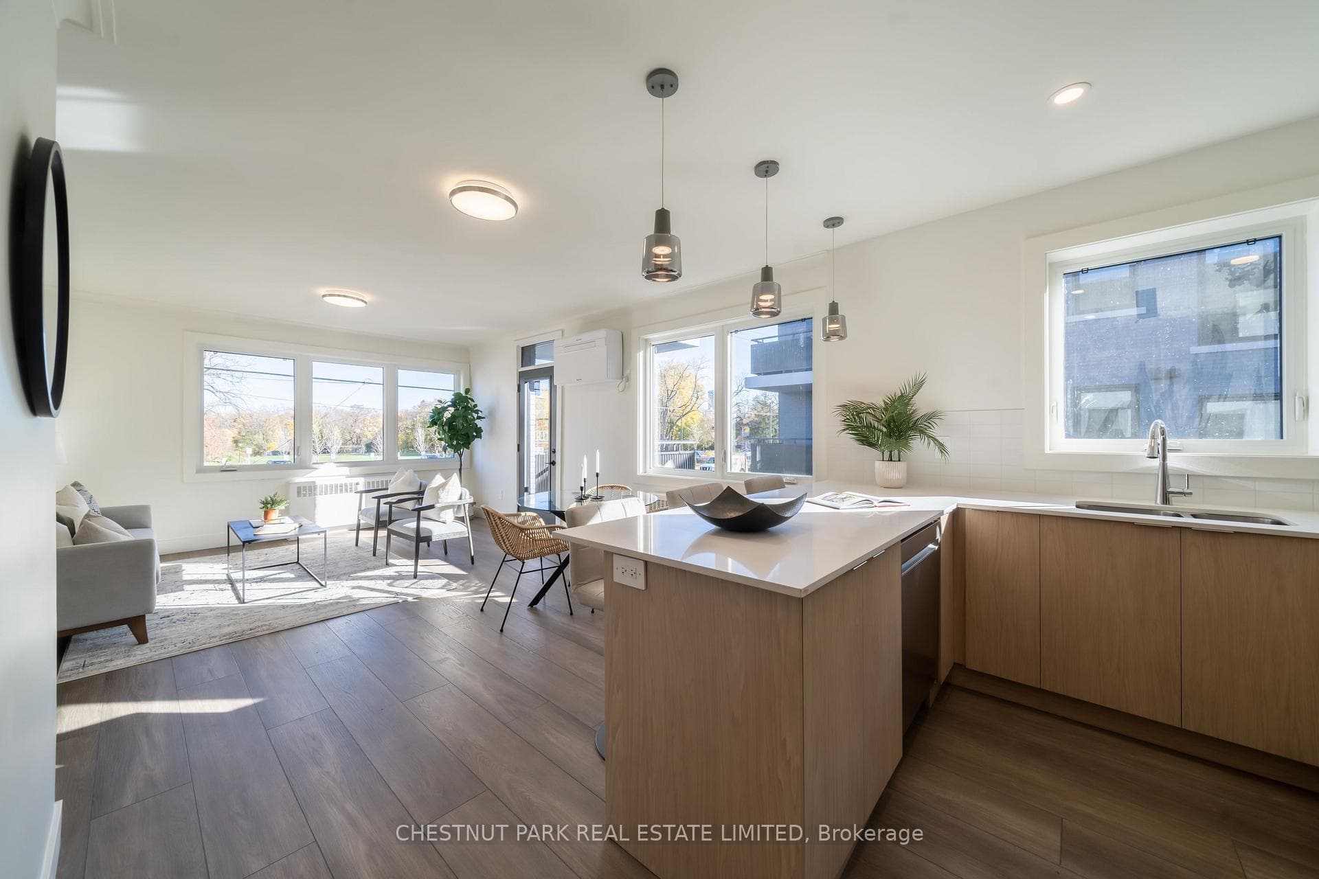1492 Avenue Road Unit 4 photo 2
