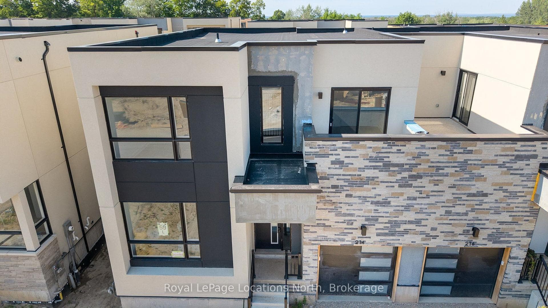 214 Stoneleigh Drive photo 32