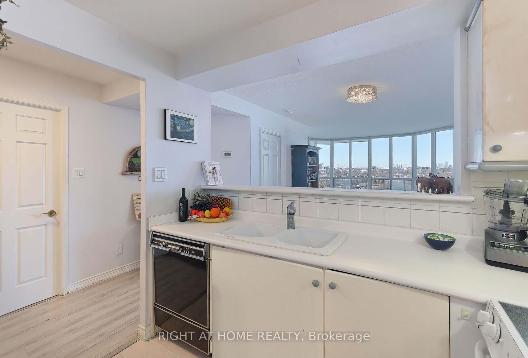 2285 Lake Shore Boulevard Unit 1509 photo 12