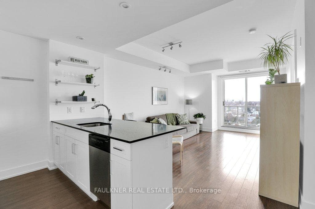 100 Champagne Avenue Unit 910 photo 7