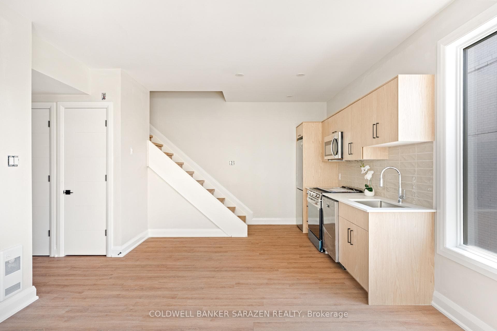 10 MCARTHUR Avenue Unit 301 photo 8