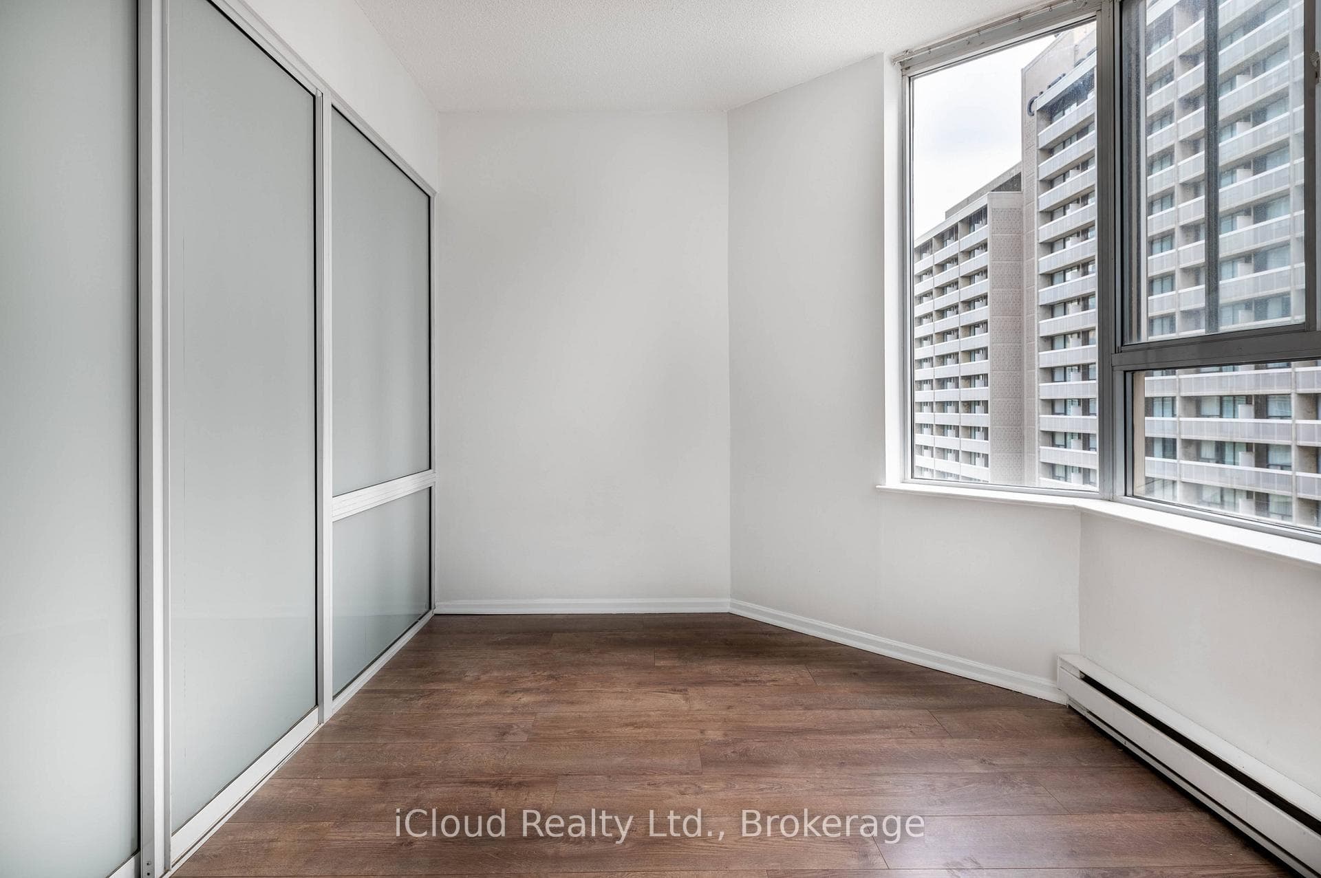 44 Gerrard Street Unit 1808 photo 11