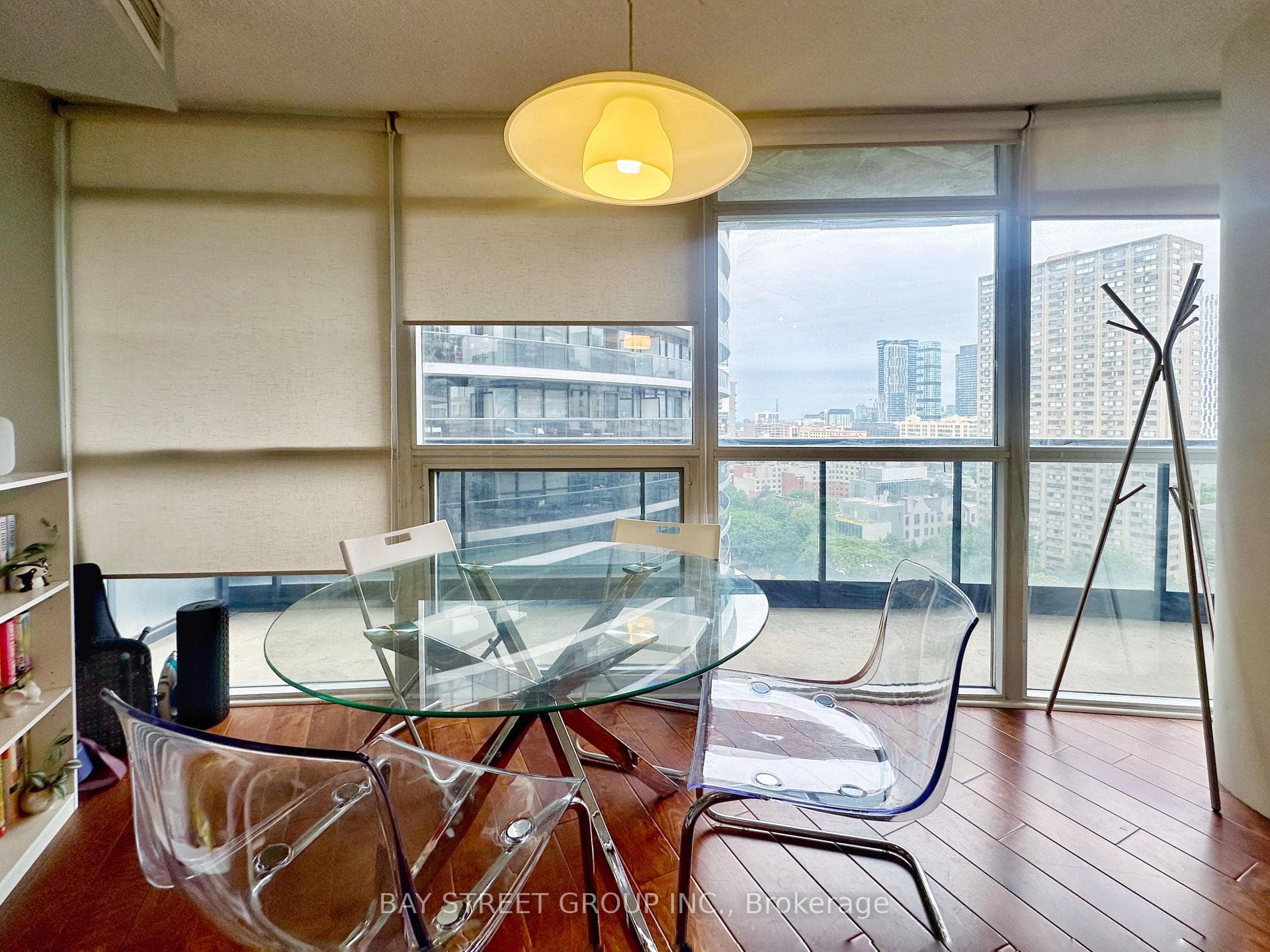 21 Carlton Street Unit 1607 photo 13
