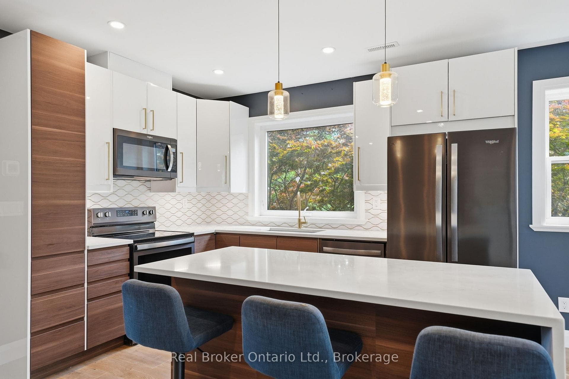 58 ROSSLYN Avenue Unit Unit 2 photo 1