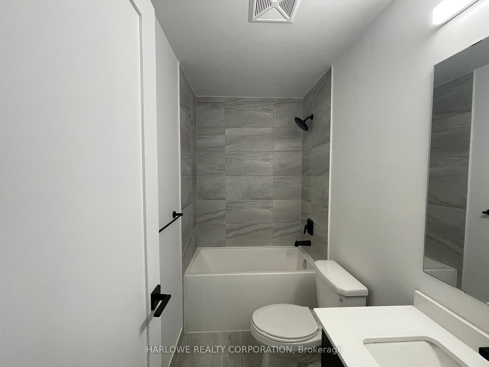2369 Danforth Avenue Unit 906 photo 11
