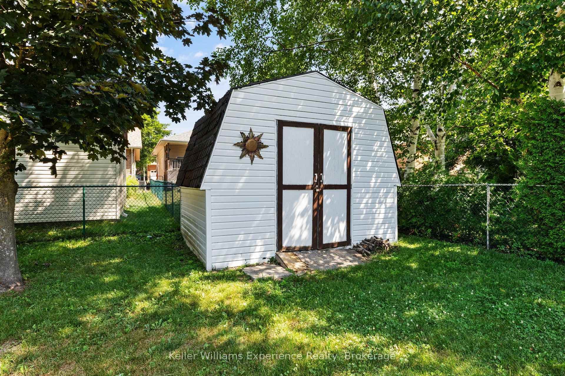 133 Burke Street photo 35