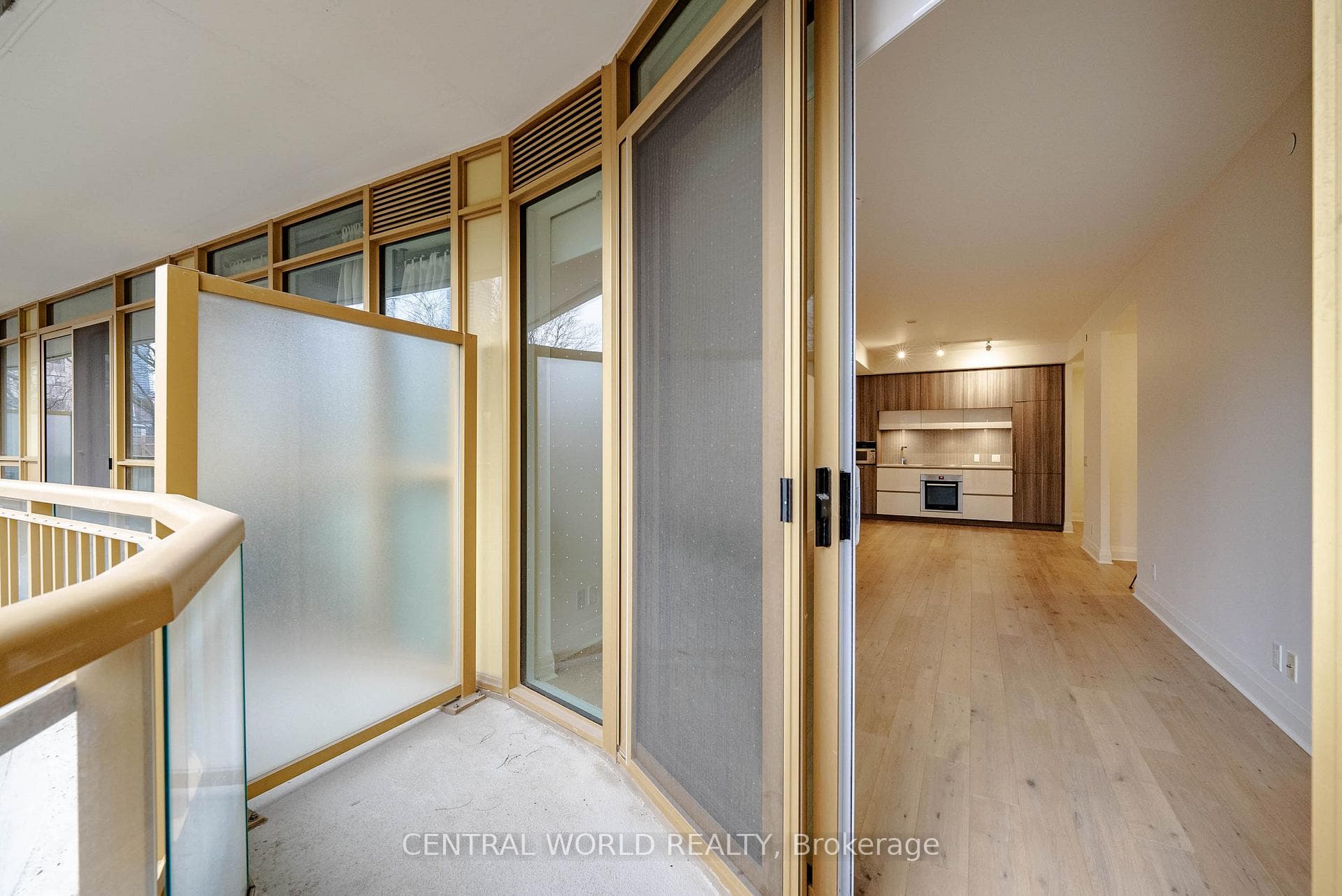 151 Avenue Road Unit 305 photo 30