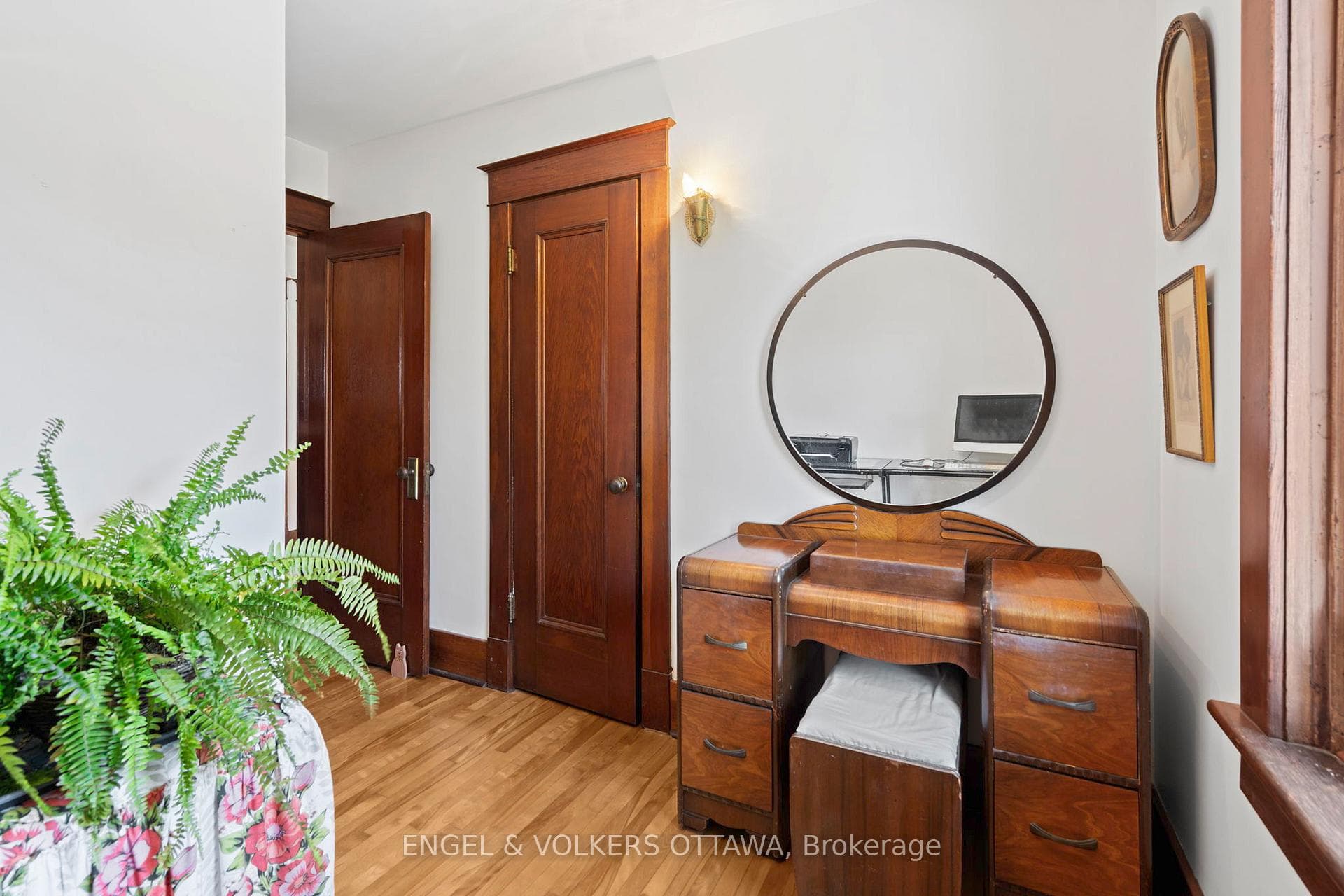 44 Hampton Avenue photo 25