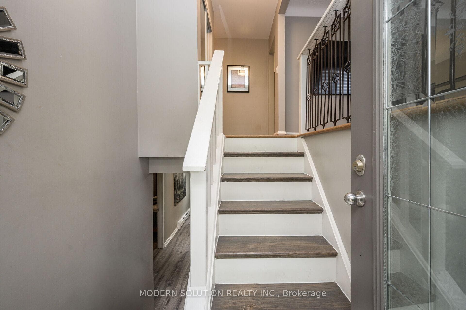 389 Maple Avenue photo 7