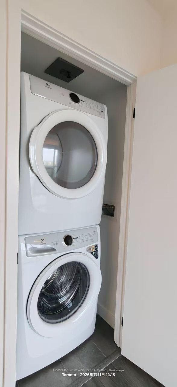 609 sherbourne Street Unit 3308 photo 8