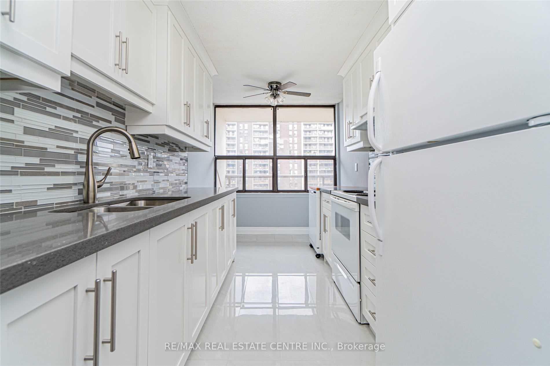 4 Kings Cross Road Unit 906 photo 8
