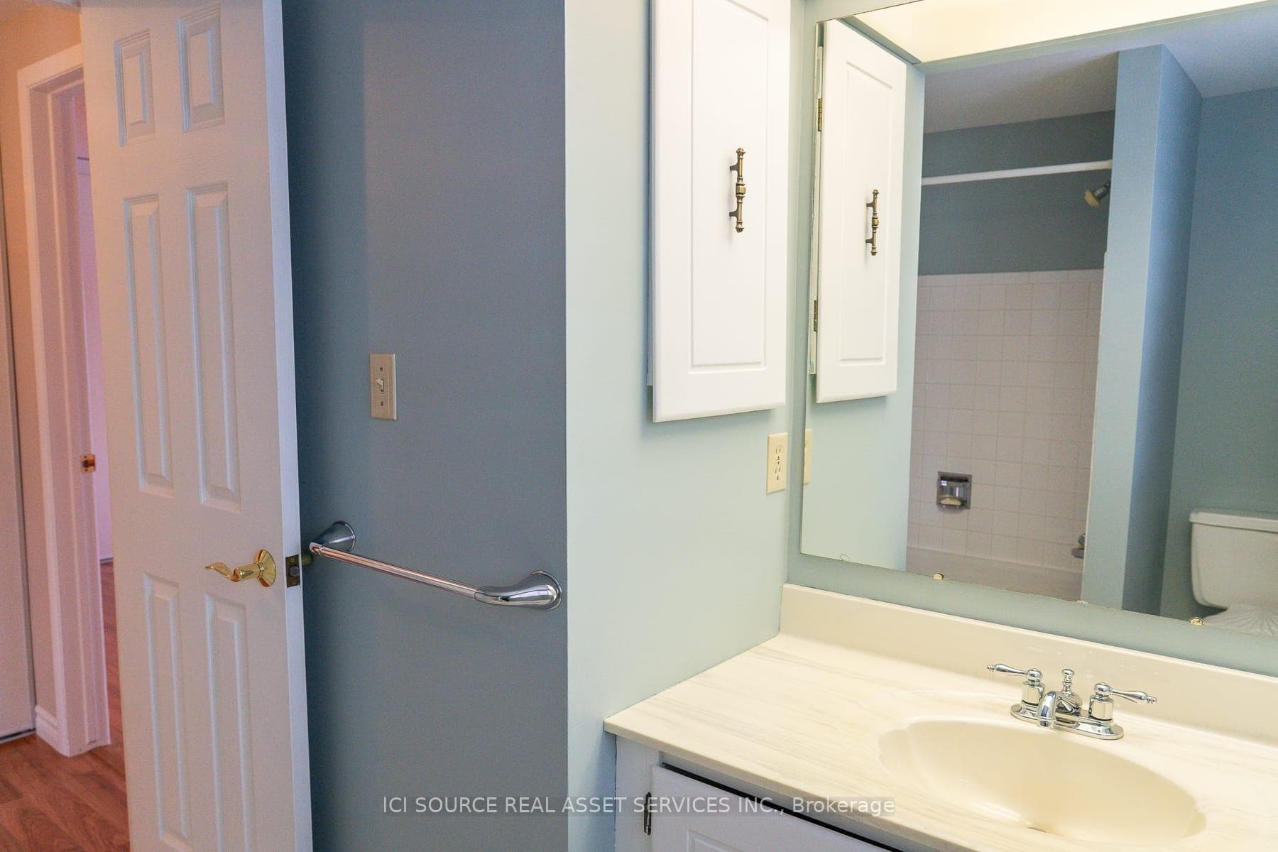 768 Vinette Crescent photo 31