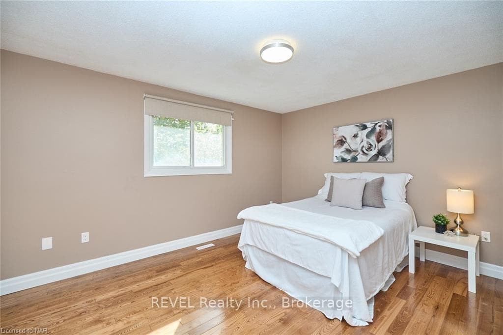 110 STRADA Boulevard photo 17