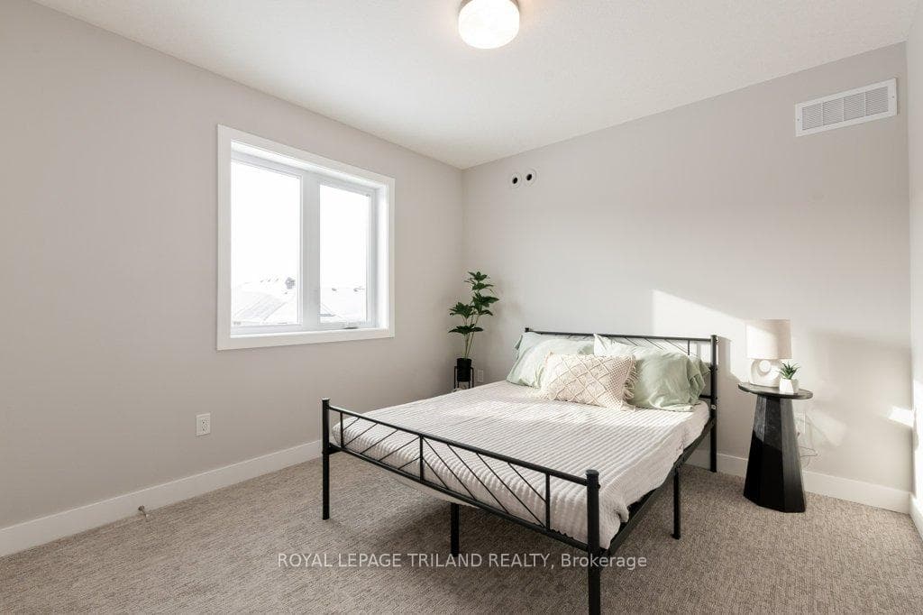 67 HARROW Lane photo 24