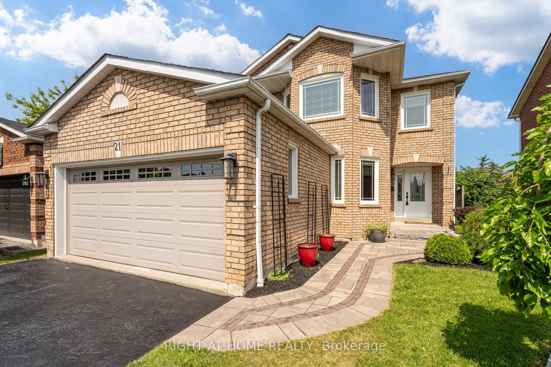 21 Fencerow Drive photo 3