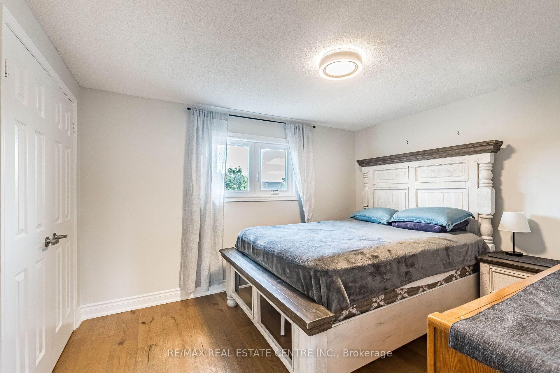 1571 Meadowfield Crescent photo 22
