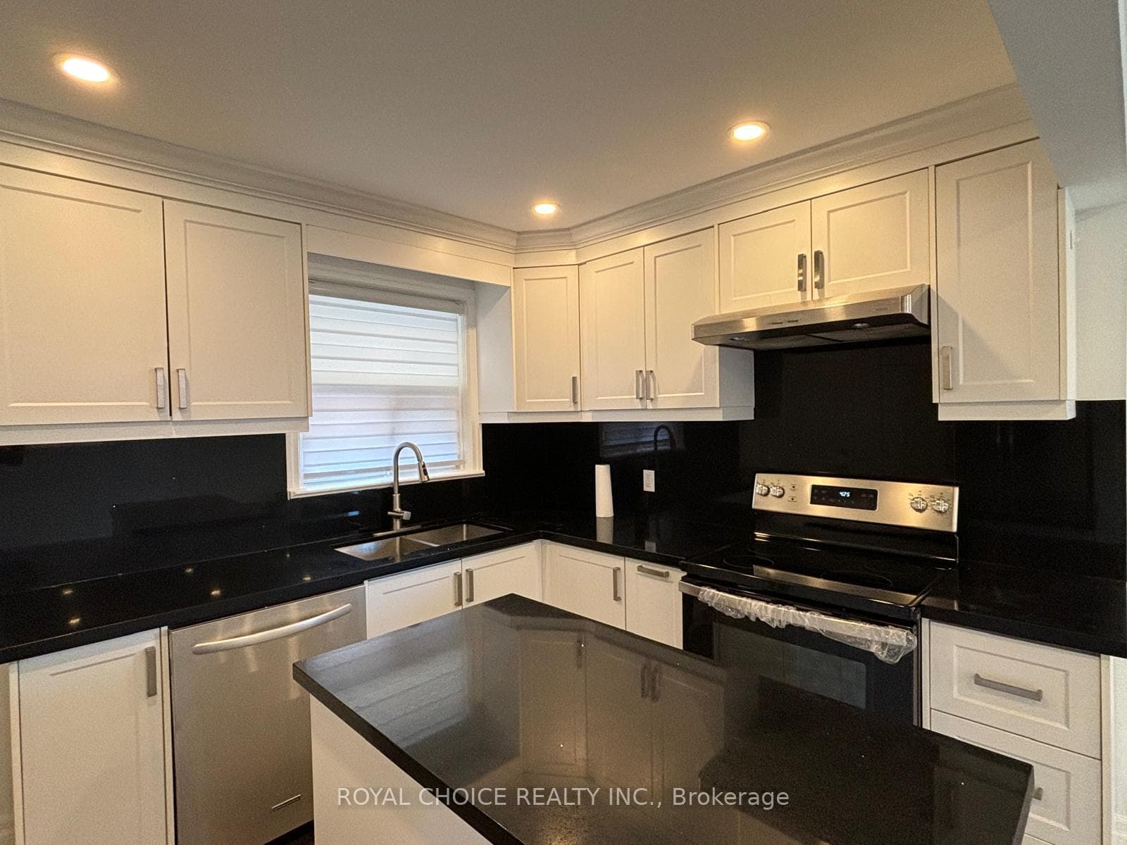 57 Athabaska Avenue photo 6