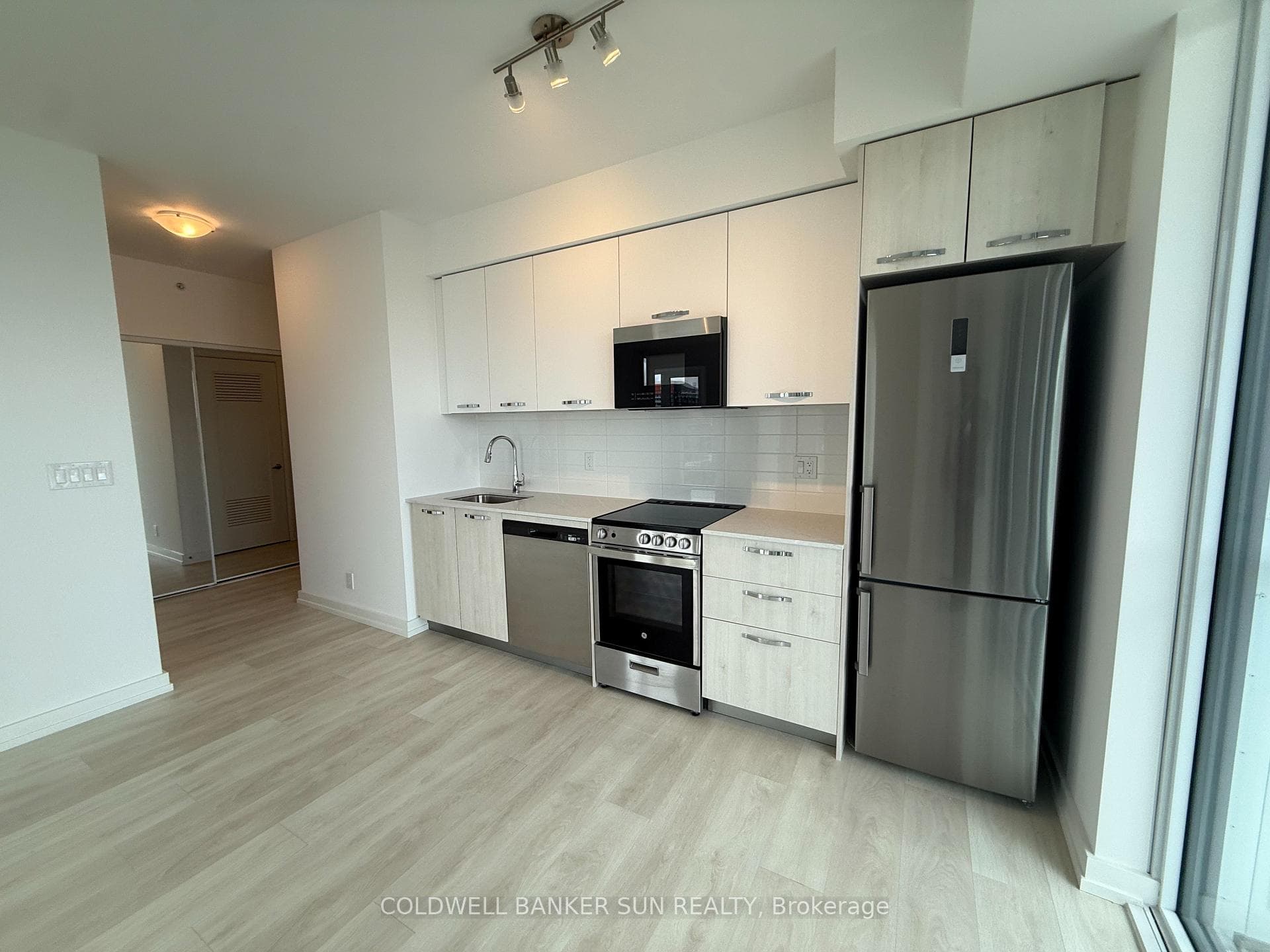 75 James Street Unit 2502 photo 8