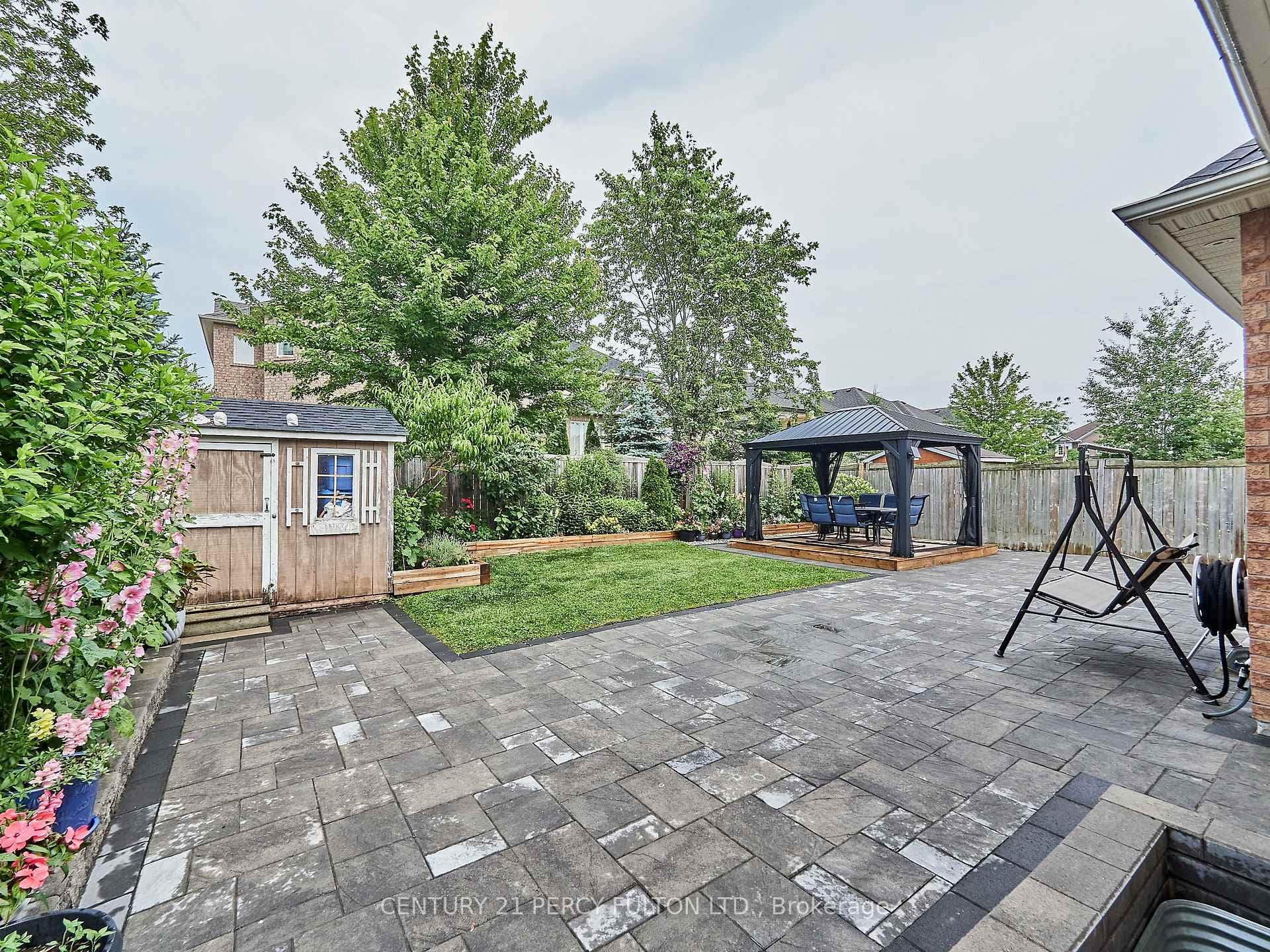 110 root Crescent photo 20