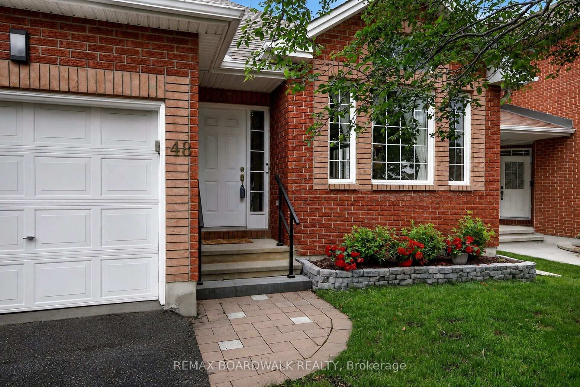 48 Maricona Way photo 3